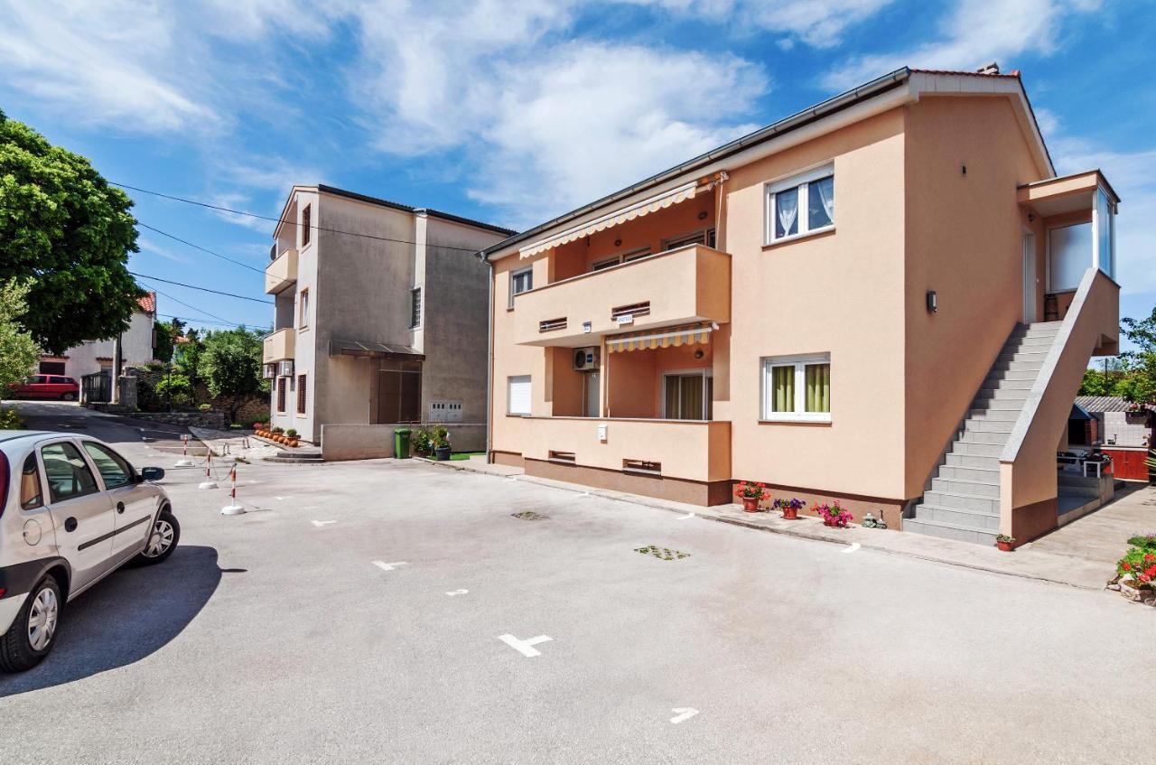 Apartment Marelja - Private Parking And Balcony ザダル エクステリア 写真